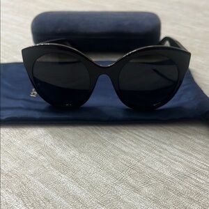 Gucci Black Sunglasses with Navy Case